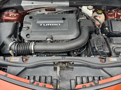 Used 2019 Cadillac XT4 Luxury w/ Cold Weather Package image 38