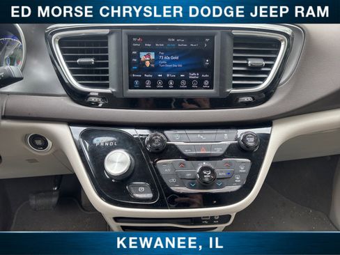 Used 2019 Chrysler Pacifica Touring-L FWD image 11