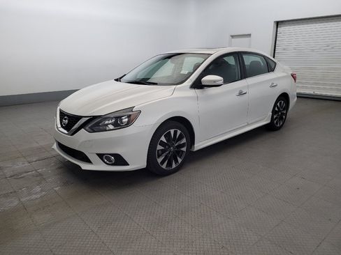 Used 2019 Nissan Sentra SR w/ Premium Package (SR) FWD image 2