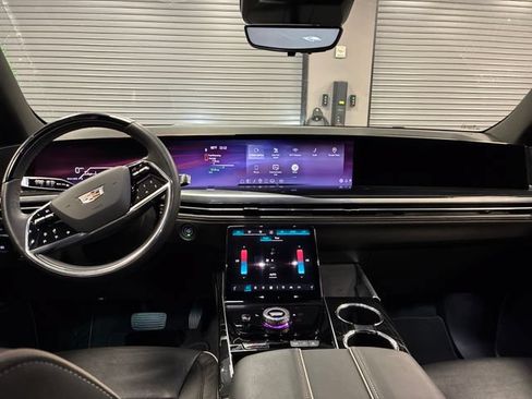Certified 2025 Cadillac Escalade ESV Sport AWD/4WD image 7