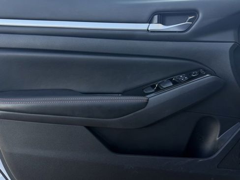 Certified 2025 Nissan Altima 2.5 SR image 9