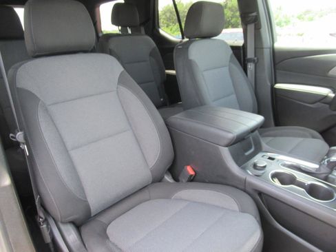Used 2023 Chevrolet Traverse LT FWD image 9