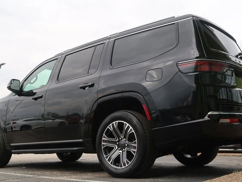 Used 2024 Jeep Wagoneer Series II image 13