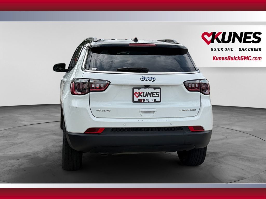 Used 2025 Jeep Compass Limited AWD/4WD image 9
