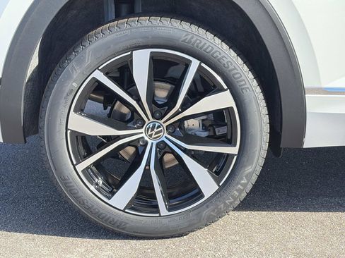 New 2026 Volkswagen Atlas Cross Sport SEL Premium R-Line image 9