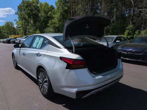 Used 2024 Nissan Altima 2.5 SV FWD image 15
