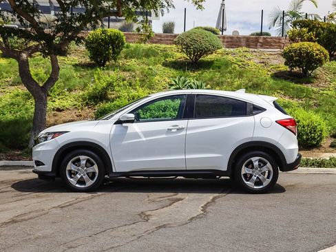 Used 2017 Honda HR-V EX image 2