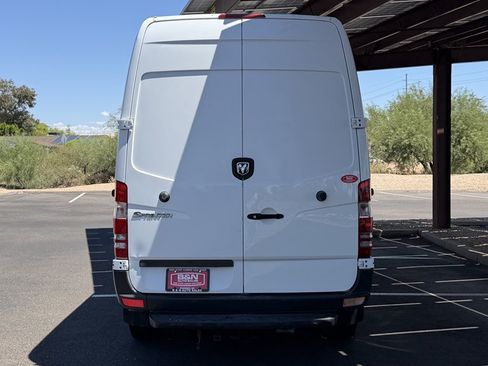 Used 2007 Dodge Sprinter 2500 RWD image 4