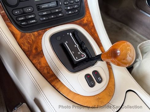 Used 1999 Jaguar XJ8 L RWD image 61