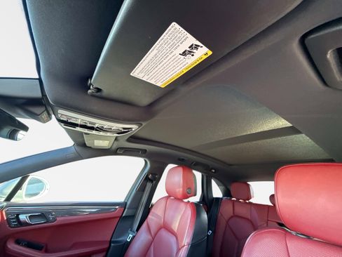 Used 2024 Porsche Macan image 33