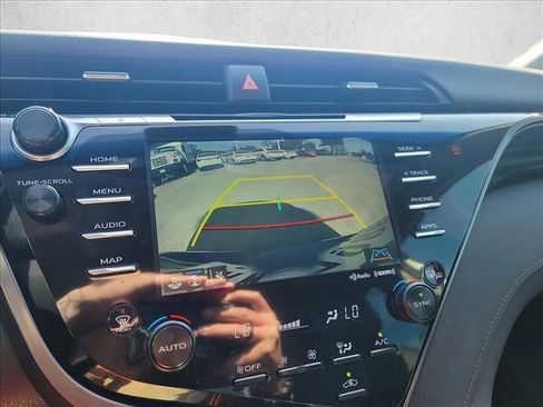 Used 2019 Toyota Camry XLE image 21