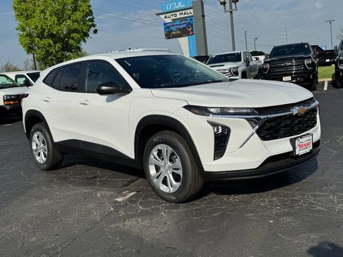 New 2026 Chevrolet Trax LS w/ Driver Confidence Package FWD image 2