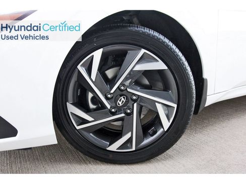 Certified 2025 Hyundai Elantra SEL FWD image 29