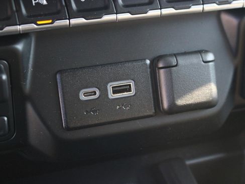 Used 2022 Chevrolet Silverado 2500 LTZ w/ Z71 Chrome Sport Edition image 32