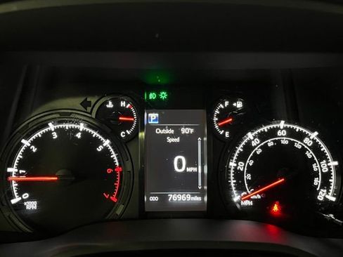 Certified 2022 Toyota 4Runner SR5 AWD/4WD image 16