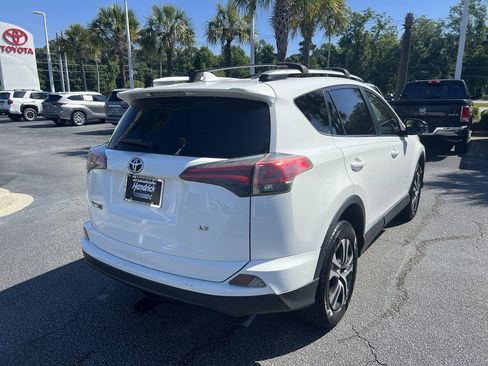 Used 2017 Toyota RAV4 LE FWD image 10