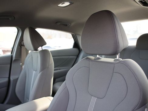 Certified 2024 Hyundai Elantra SE image 16