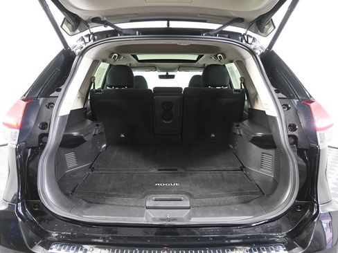 Used 2018 Nissan Rogue SV w/ Sun & Sound Touring Package AWD/4WD image 16