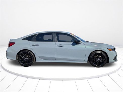 Used 2023 Honda Civic Sport image 2