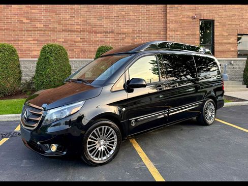 Used 2018 Mercedes-Benz Metris Passenger image 1