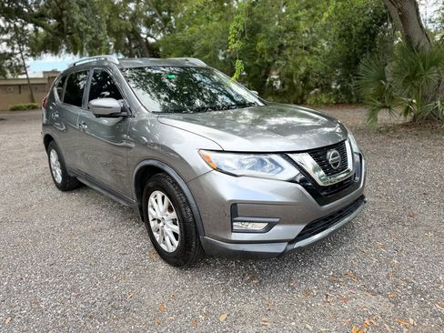 Used 2018 Nissan Rogue SV w/ Premium Package FWD image 3