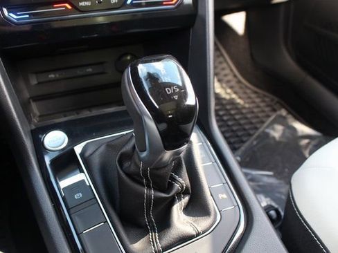 Used 2025 Volkswagen Taos SE image 23