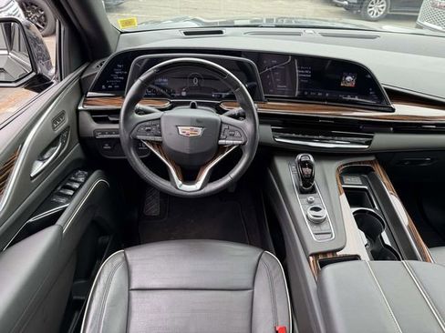 Used 2024 Cadillac Escalade ESV Premium Luxury image 16
