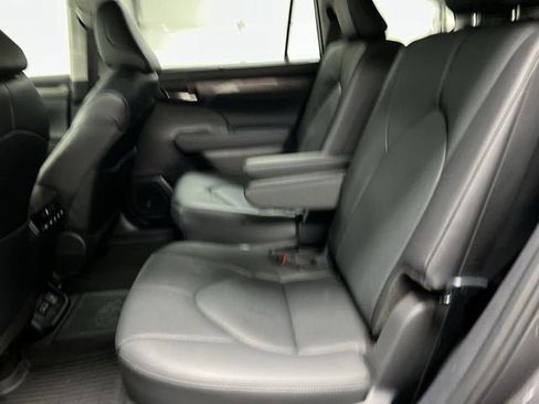 Used 2024 Toyota Highlander Limited AWD/4WD image 25