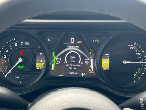 Used 2025 Jeep Wrangler Unlimited Sahara AWD/4WD image 24