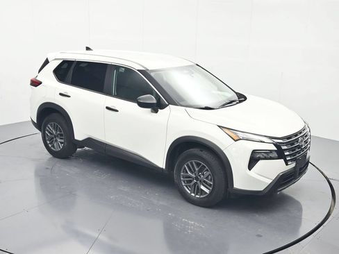 Used 2024 Nissan Rogue S FWD image 31