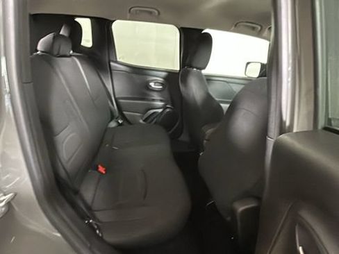 Used 2022 Jeep Renegade Latitude AWD/4WD image 29