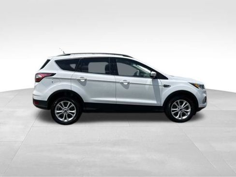 Used 2017 Ford Escape SE w/ Equipment Group 201A AWD/4WD image 8