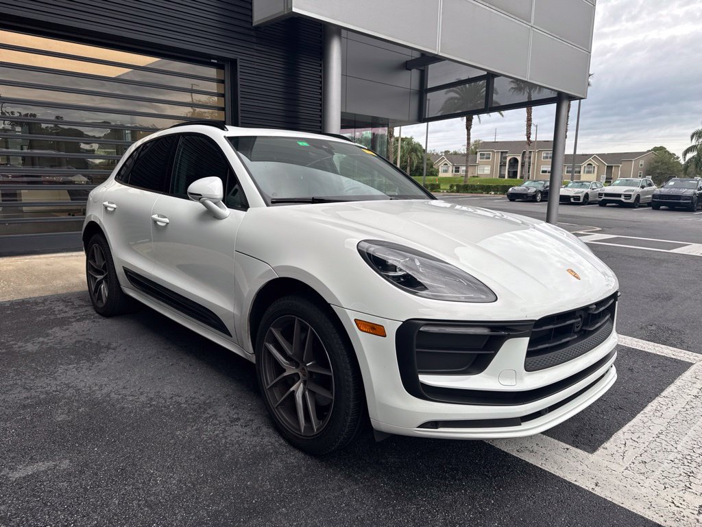 Certified 2024 Porsche Macan AWD/4WD image 5