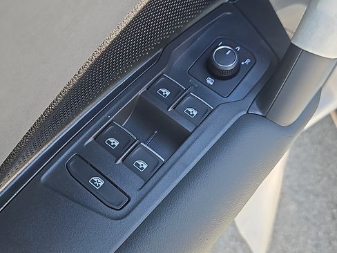 New 2026 Volkswagen Tiguan SE R-Line AWD/4WD image 6