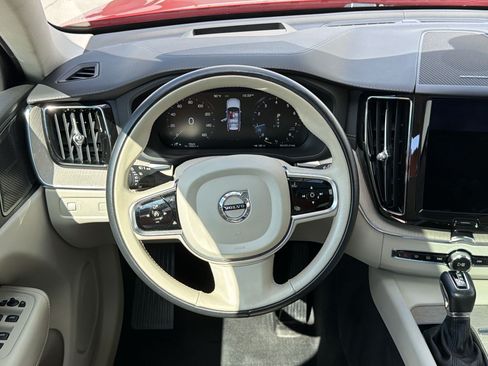 Used 2021 Volvo XC60 T5 Inscription FWD image 25