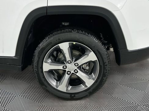 New 2025 Jeep Grand Cherokee Limited w/ Luxury Tech Group II AWD/4WD image 17