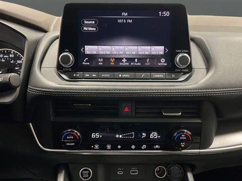 Used 2023 Nissan Rogue SV image 12