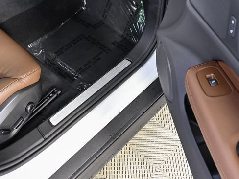 Certified 2025 Volvo V60 B5 Cross Country Plus image 26