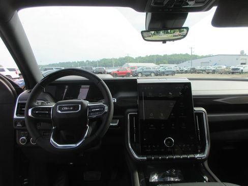 New 2026 GMC Yukon Elevation w/ Elevation Premium Package AWD/4WD image 16