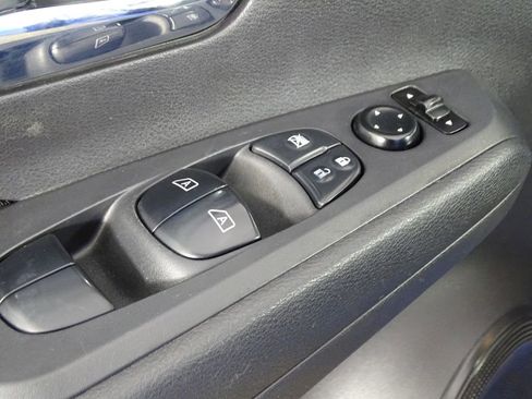 Used 2023 Nissan Kicks SV image 17