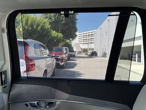 New 2025 Volvo XC90 B6 Ultra image 13