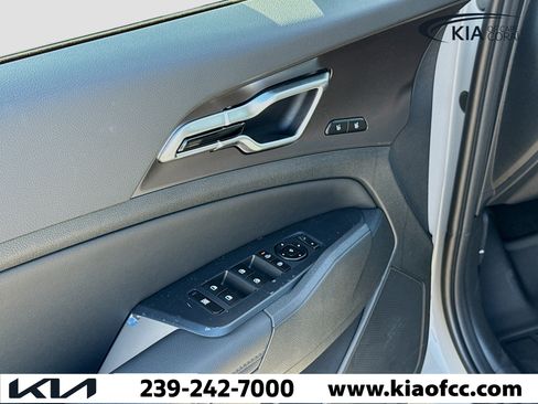 New 2026 Kia Sportage SX FWD image 21