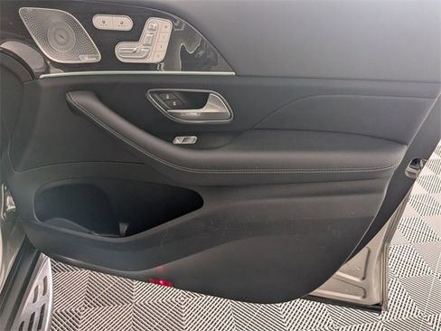 Used 2022 Mercedes-Benz GLS 450 4MATIC image 36