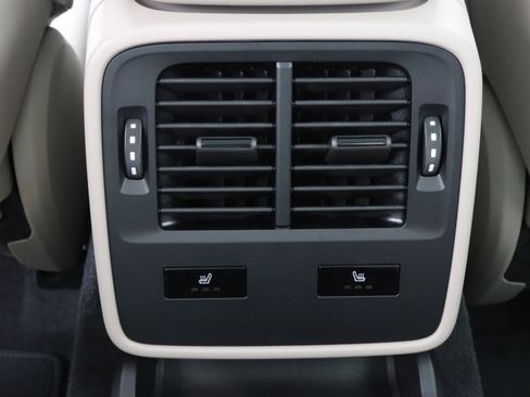 Used 2025 Porsche Taycan image 22