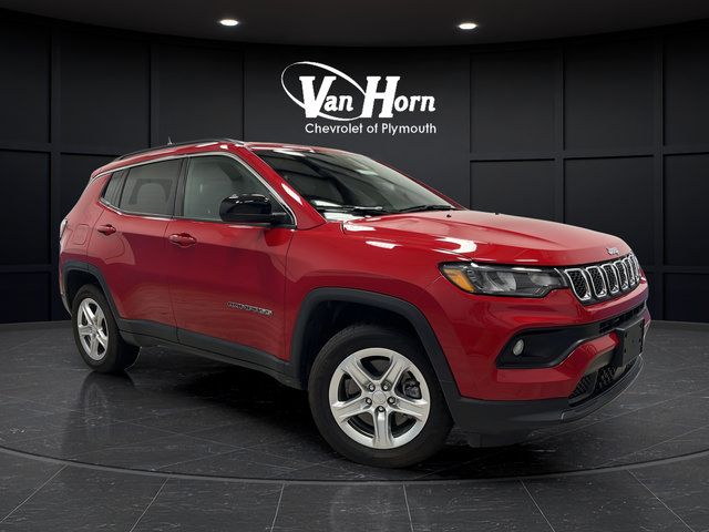 Used 2024 Jeep Compass Latitude AWD/4WD image 1