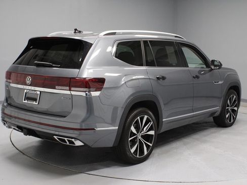 Used 2024 Volkswagen Atlas SEL Premium R-Line AWD/4WD image 12