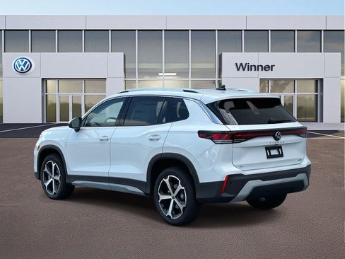 New 2025 Volkswagen Tiguan SE image 3
