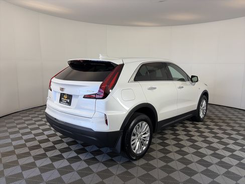 Certified 2024 Cadillac XT4 Luxury w/ Cold Weather Package image 10