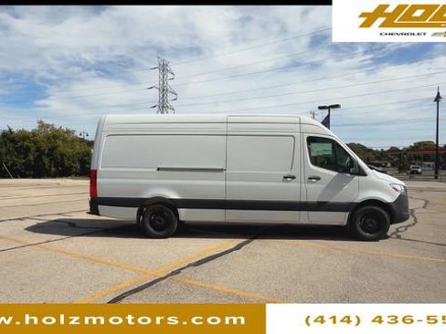 Used 2025 Mercedes-Benz Sprinter 2500 image 3