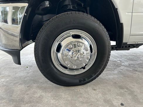 Used 2024 RAM 3500 Tradesman w/ Chrome Appearance Group AWD/4WD image 14